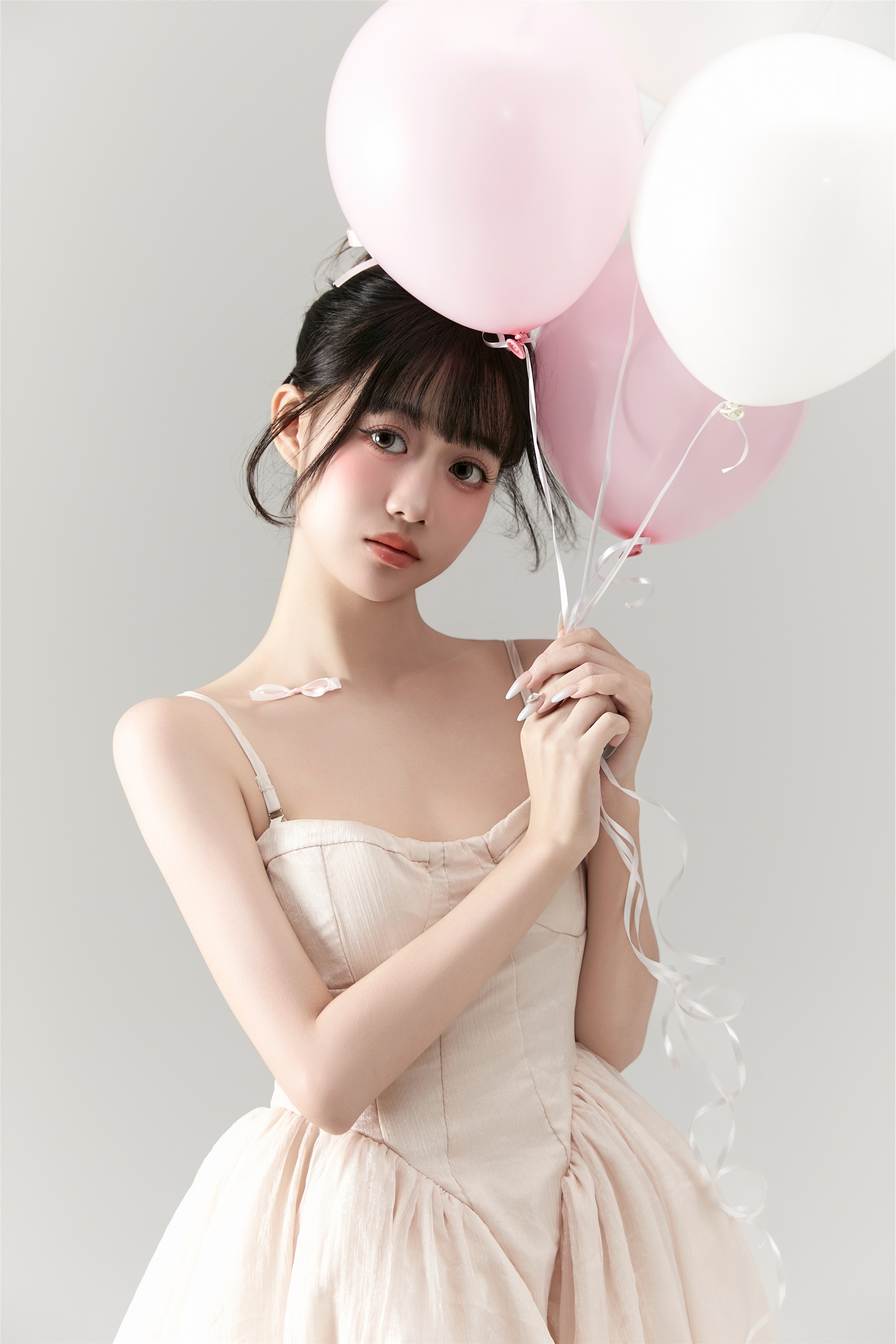 YITUYU艺图语 2025.01.01 芭蕾少女生日写真 菠萝包